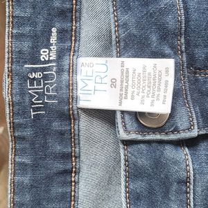 Womens Time and Tru Bermuda Length Shorts